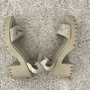 Good used condition Madden Girl chunky heels with woven front 😍😍😍 perfect tan